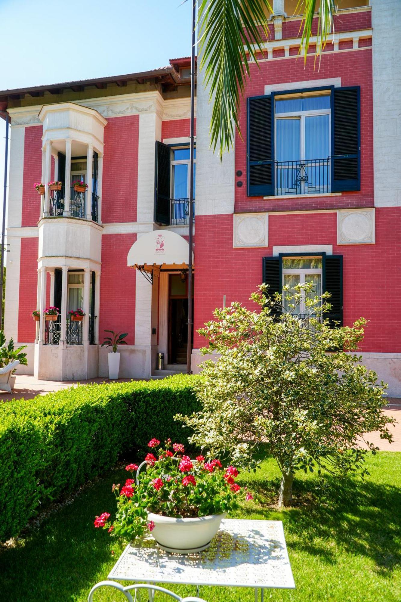 Villa Pallotta Luxury B&B Cerignola Bagian luar foto